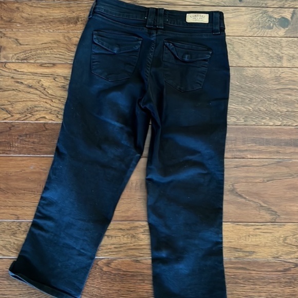 Levi’s signature black flap pocket cropped jeans - Picture 5 of 9